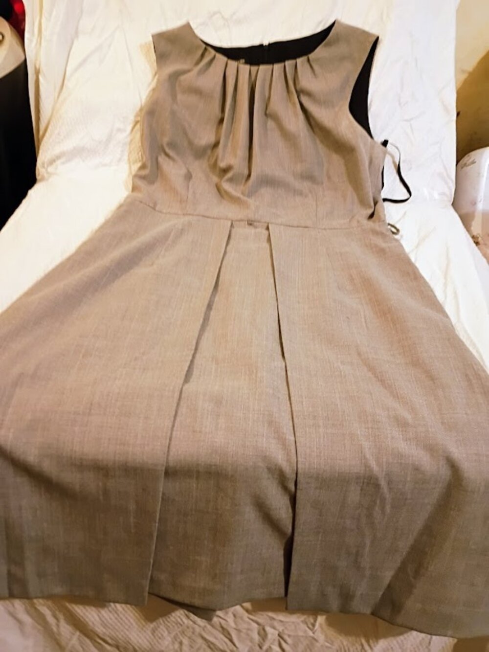 Women's Jones New York dress size 8, 17" pit to pit, 38" length